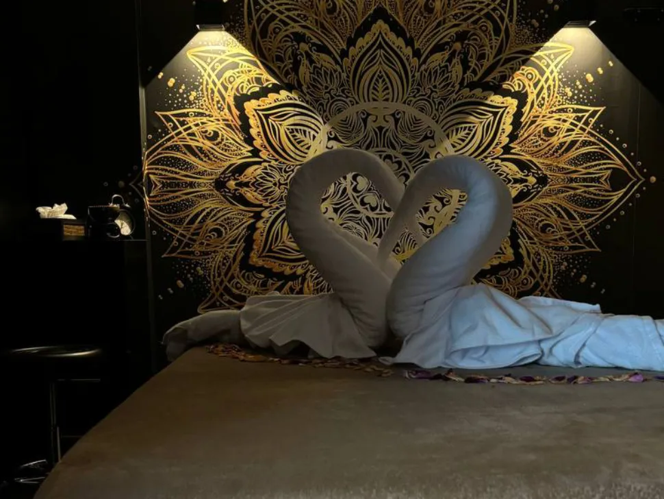 Massage Haarlem 2 Duo massage bij Thaimassage Chailai, twee klanten genieten van een ontspannende sessie onder deskundige handen van ervaren masseuses.